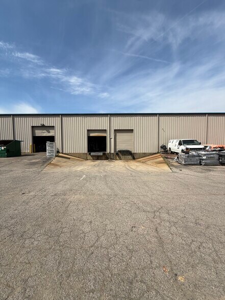 More Photos Of 3350 Highway 309 N, Byhalia Warehouse For Sale