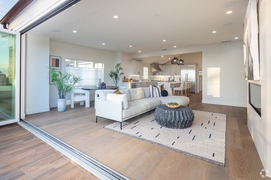 More Photos Of 1363-1373 Coast Hwy, Laguna Beach Storefront Retail Residential For Sale