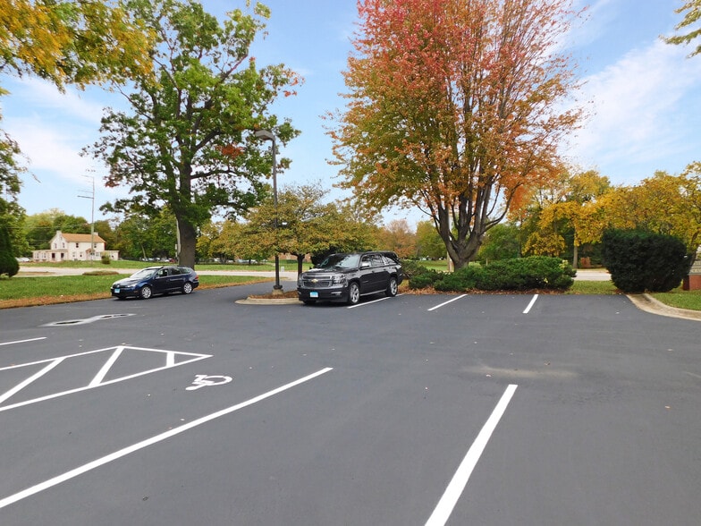 More Photos Of 3400 N Rockton Ave, Rockford Office For Lease