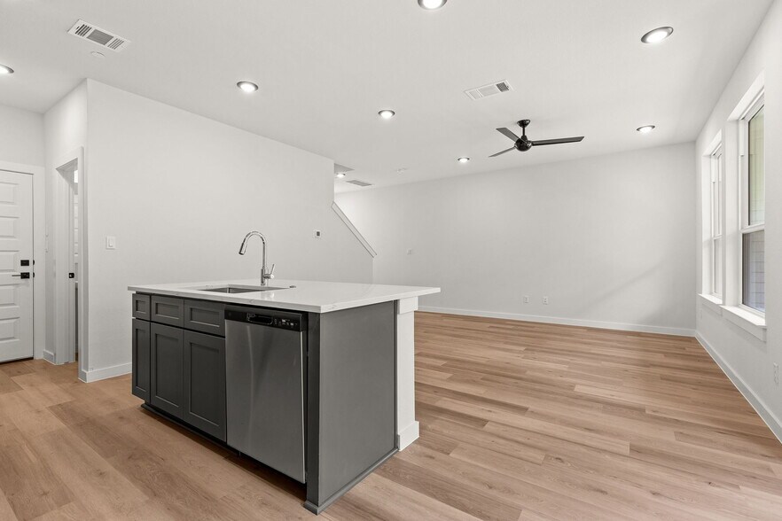 More Photos Of 2600 Gattis School Rd, Round Rock Apartments For Sale