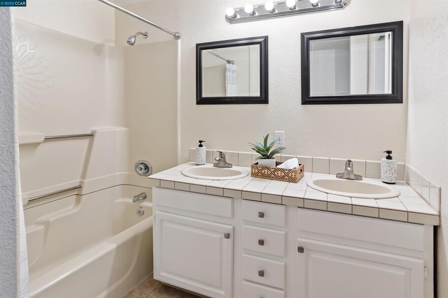 More Photos Of 619 Edwards St, Crockett Healthcare For Sale