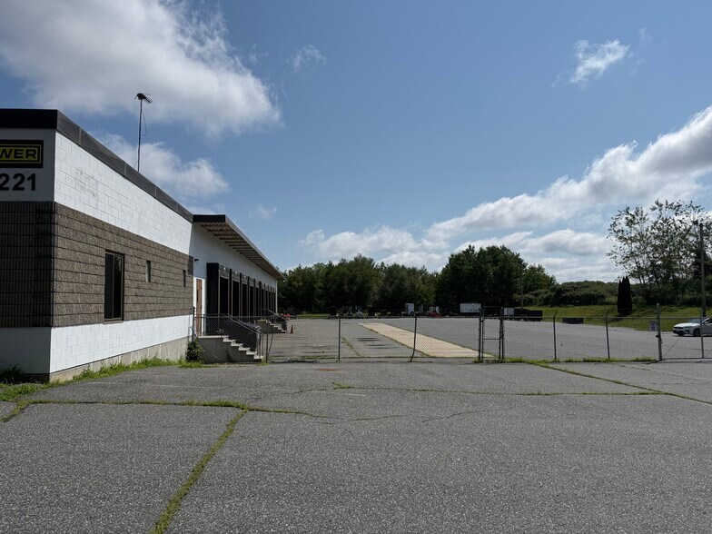 More Photos Of 221 Cherry St, Shrewsbury Industrial For Lease