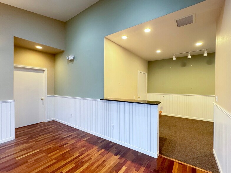 More Photos Of 542-544 N 5th Ave, Sequim Medical For Sale