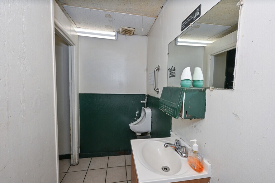 More Photos Of 3908 Denison Ave, Cleveland General Retail For Sale