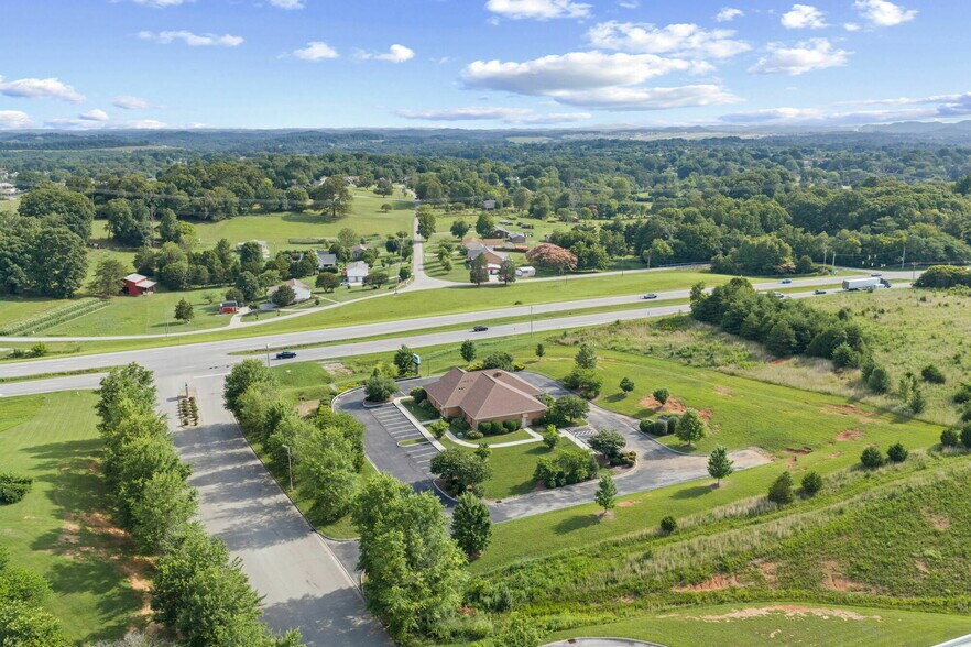 More Photos Of 326 Partnership Pky, Maryville Loft Creative Space For Sale