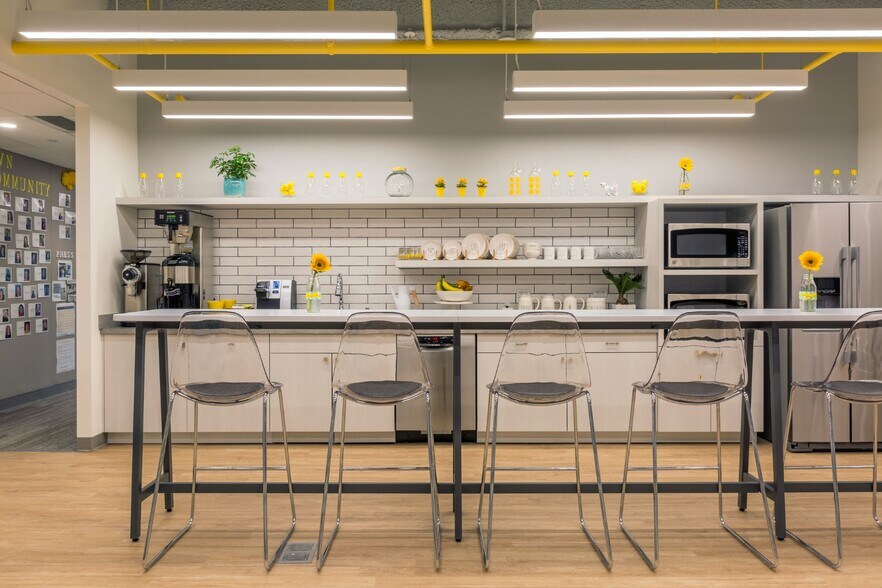 More Photos Of 320 Boston Post Rd, Darien Unknown For Lease