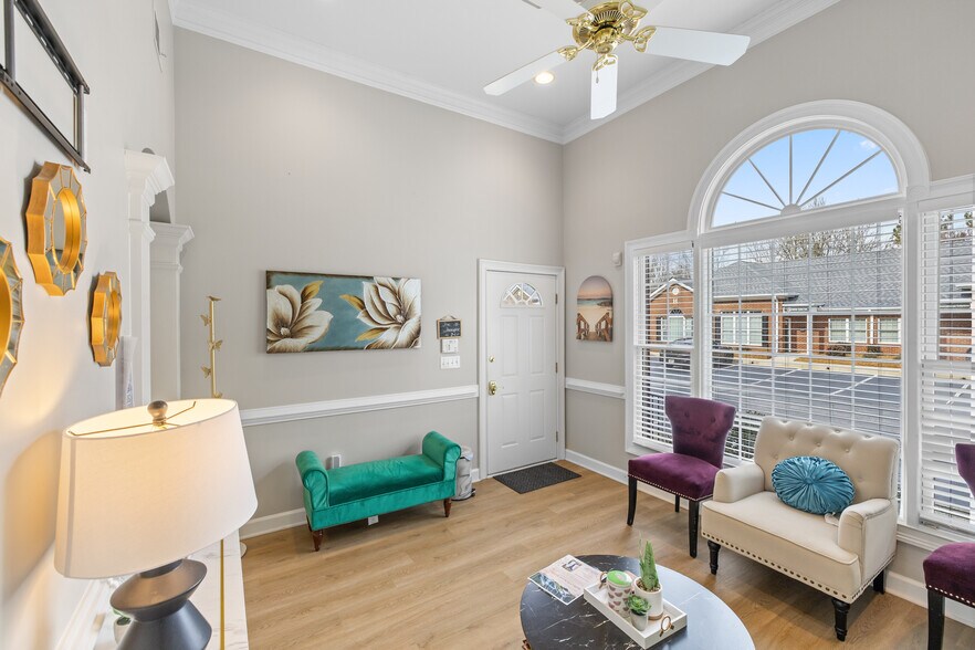 More Photos Of 555 Sun Valley Dr, Roswell Office For Lease