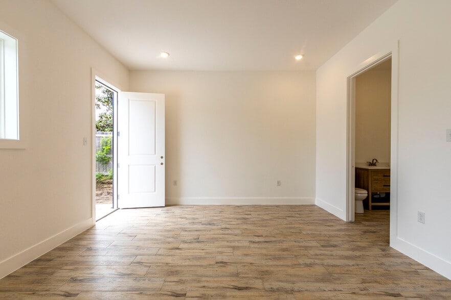 More Photos Of 1401 Ranger Hwy, Weatherford Warehouse For Lease