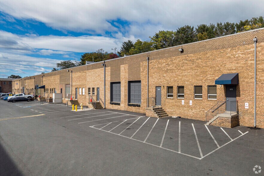 More Photos Of 901-929 S Pickett St, Alexandria Unknown For Lease