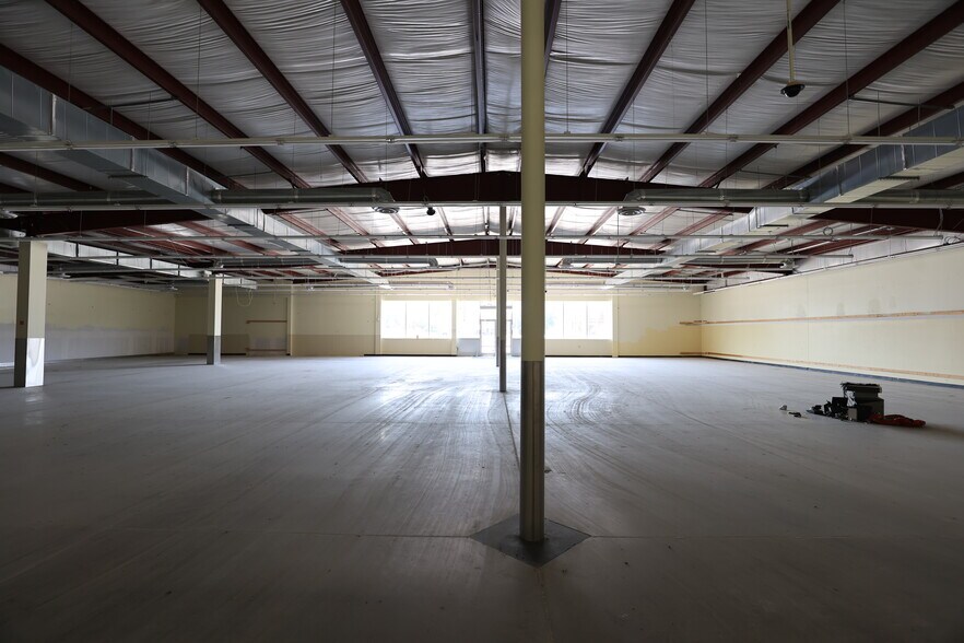 More Photos Of 29 Olive St, La Center Storefront For Lease