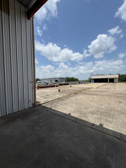 More Photos Of 2038 Saratoga Blvd, Corpus Christi Warehouse For Lease