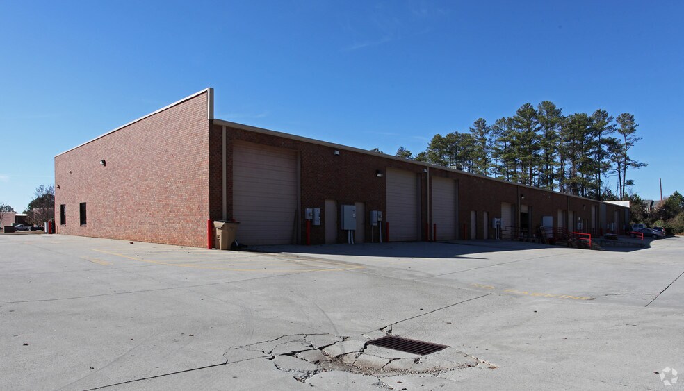 More Photos Of 1009 Industrial Ct, Suwanee Warehouse For Lease