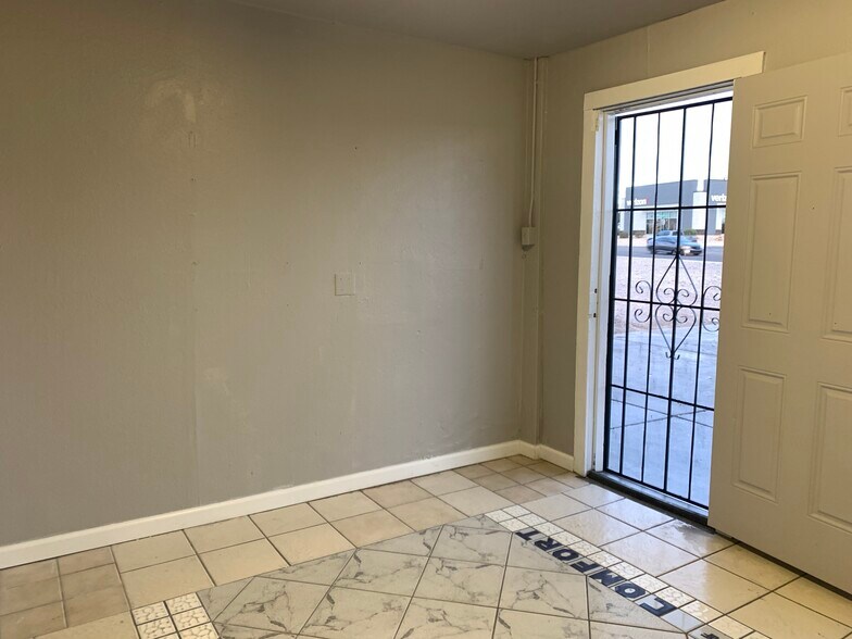 More Photos Of 2715 Highway 95, Bullhead City Self Storage For Lease