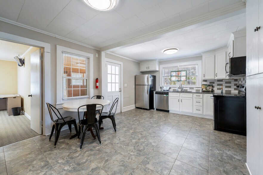 More Photos Of 2310 Concord Lake Rd, Kannapolis Office Residential For Lease