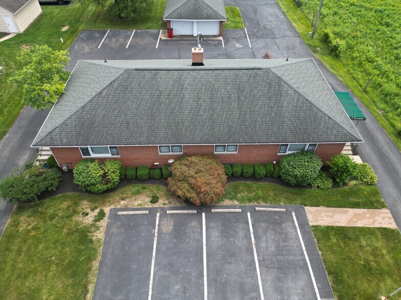 More Photos Of 2527 W Dublin Granville Rd, Columbus Veterinarian Kennel For Sale