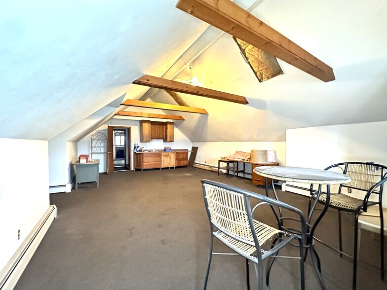 More Photos Of 611 W Manlius St, East Syracuse Auto Repair For Sale