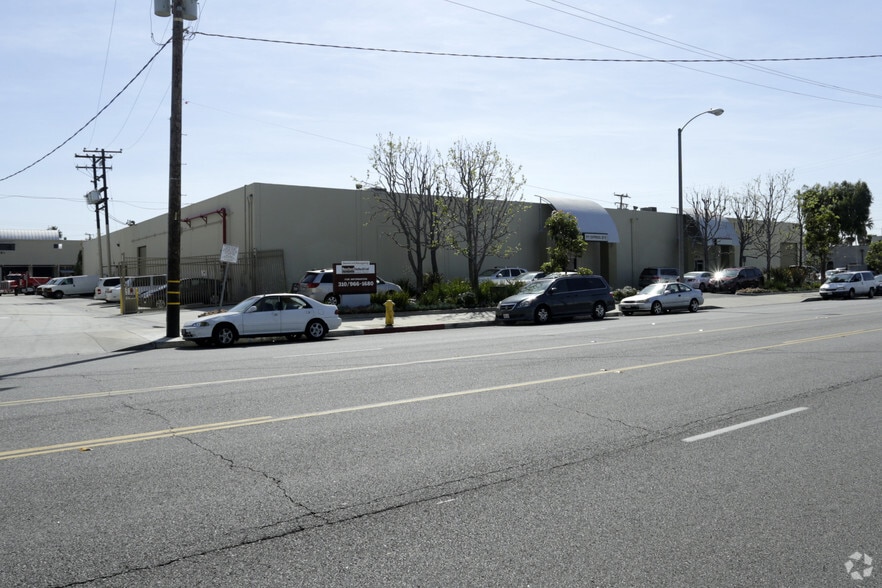 More Photos Of 18120 S Broadway, Carson Warehouse For Lease