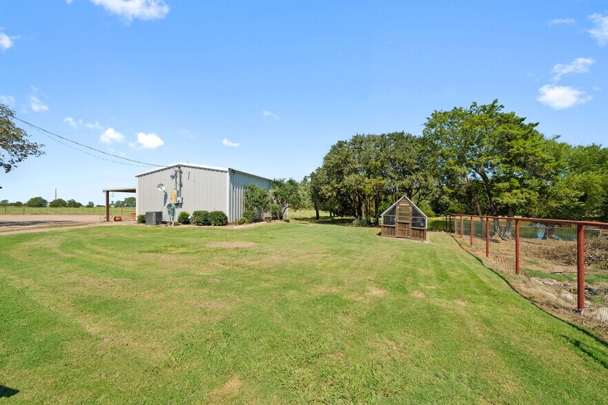More Photos Of 204 County Road 107, Whitesboro Horse Stables For Sale