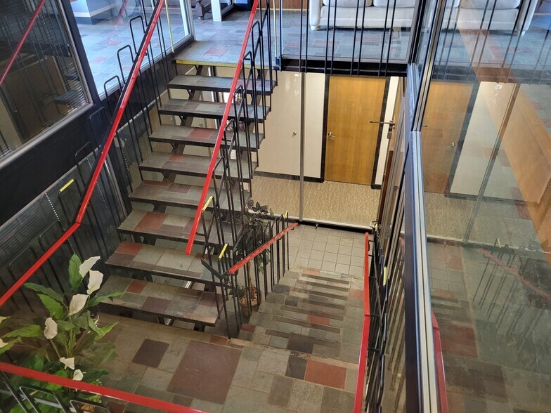 More Photos Of 6830 W Villard Ave, Milwaukee Office For Sale