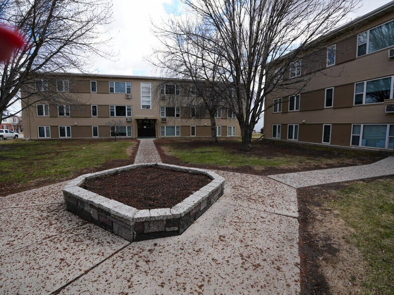 More Photos Of 311 W Highland Dr, Williston Apartments For Sale