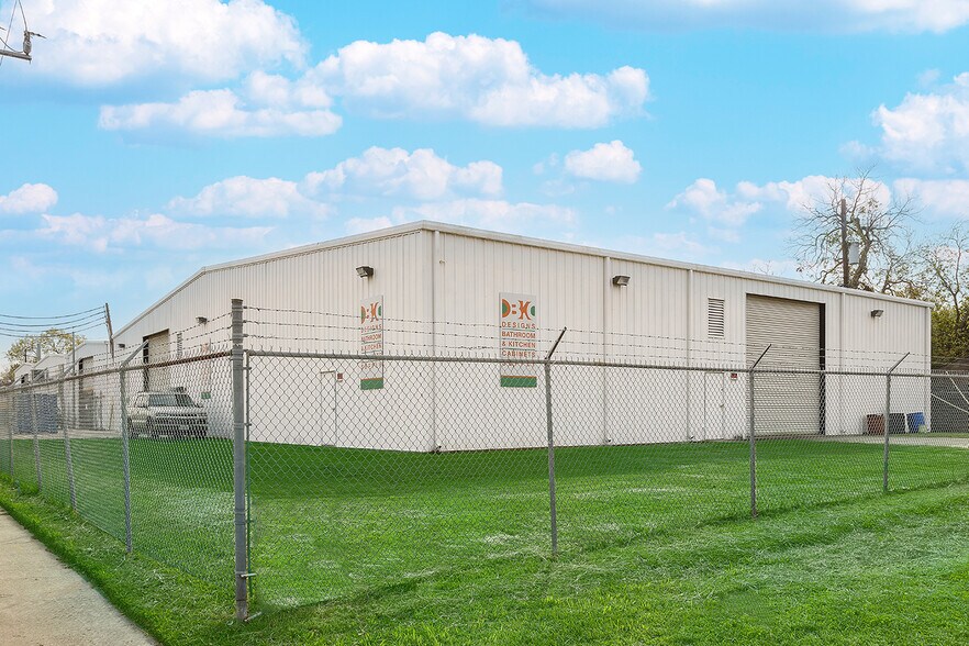 More Photos Of 1406-1420 Telephone Rd, Houston Showroom For Sale