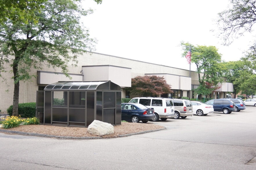 More Photos Of 33510 Schoolcraft Rd, Livonia Office For Lease
