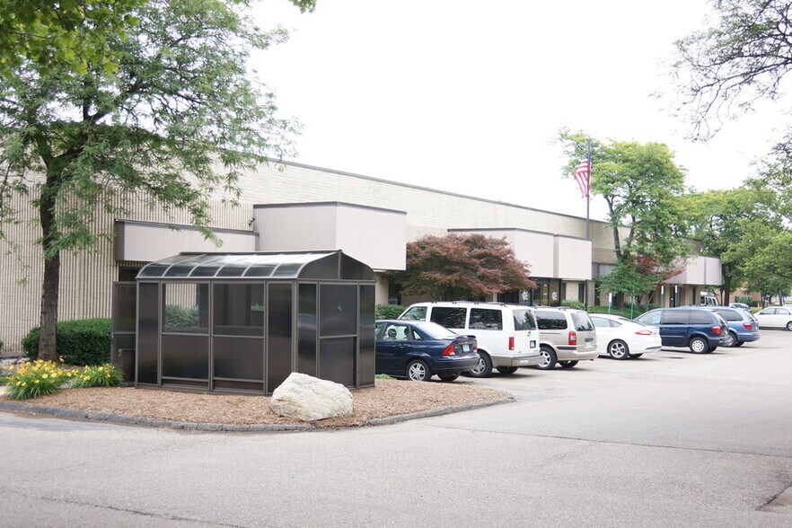 More Photos Of 33510 Schoolcraft Rd, Livonia Office For Lease