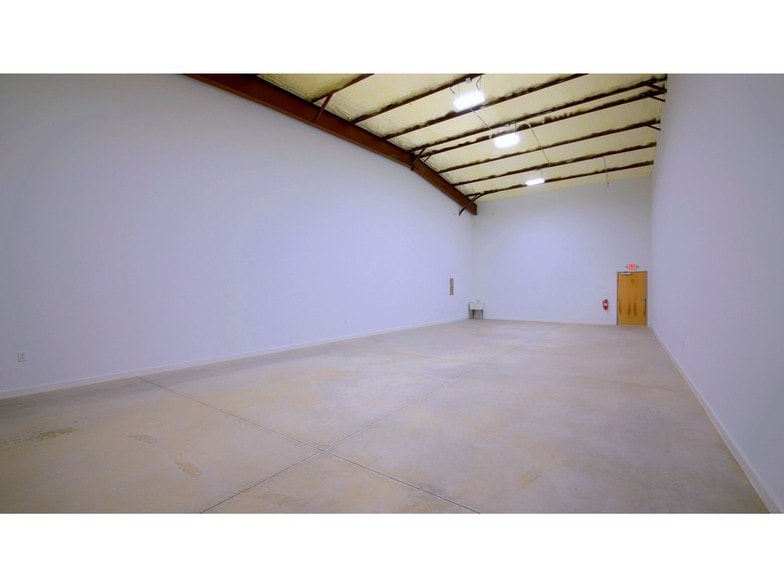 More Photos Of 12112 Anderson Mill Rd, Austin Warehouse For Lease