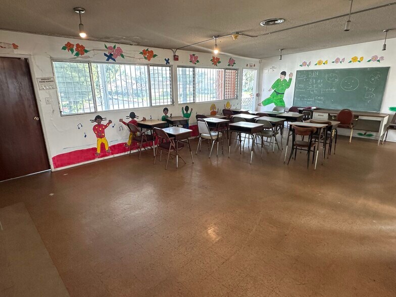 More Photos Of 10963 S Western Ave, Los Angeles Religious Facility For Lease