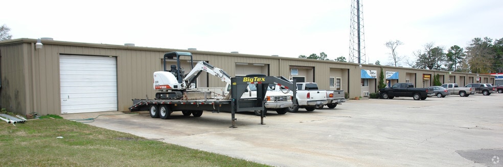 More Photos Of 27493 Hanna Rd, Conroe Warehouse For Lease