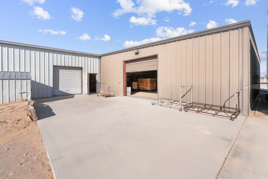 More Photos Of 480 Pat Ave, Overton Industrial For Sale