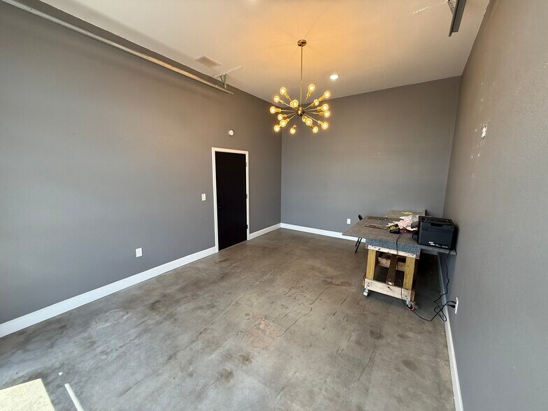 More Photos Of 2130 King St, Cocoa Showroom For Lease