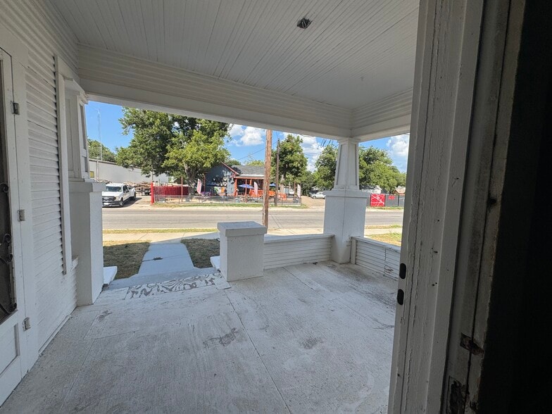 More Photos Of 4219 S Presa St, San Antonio General Retail For Sale