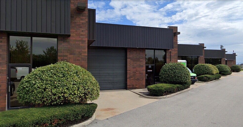 More Photos Of 100-142 Touhy Ct, Des Plaines Warehouse For Lease