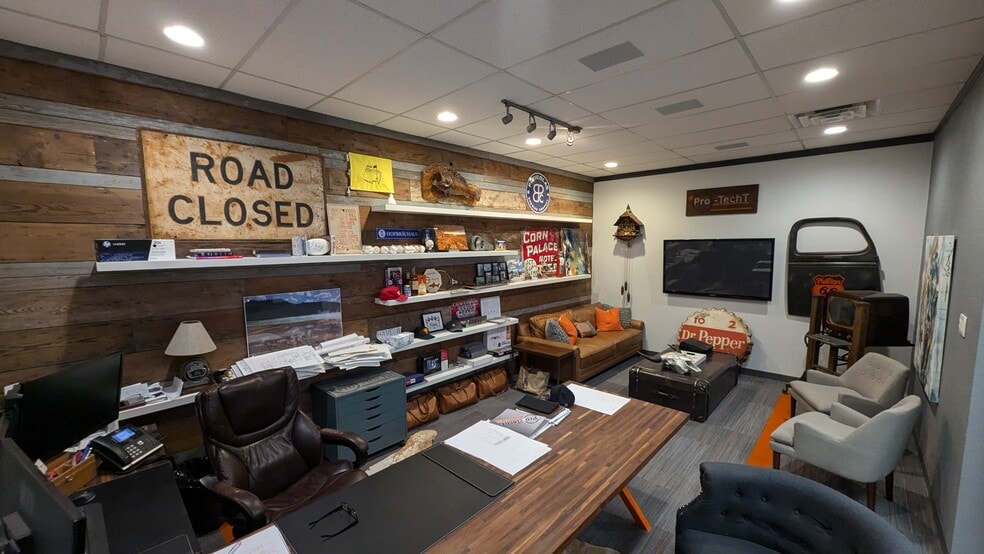 More Photos Of 1942 N Interstate 35E, Carrollton Warehouse For Lease