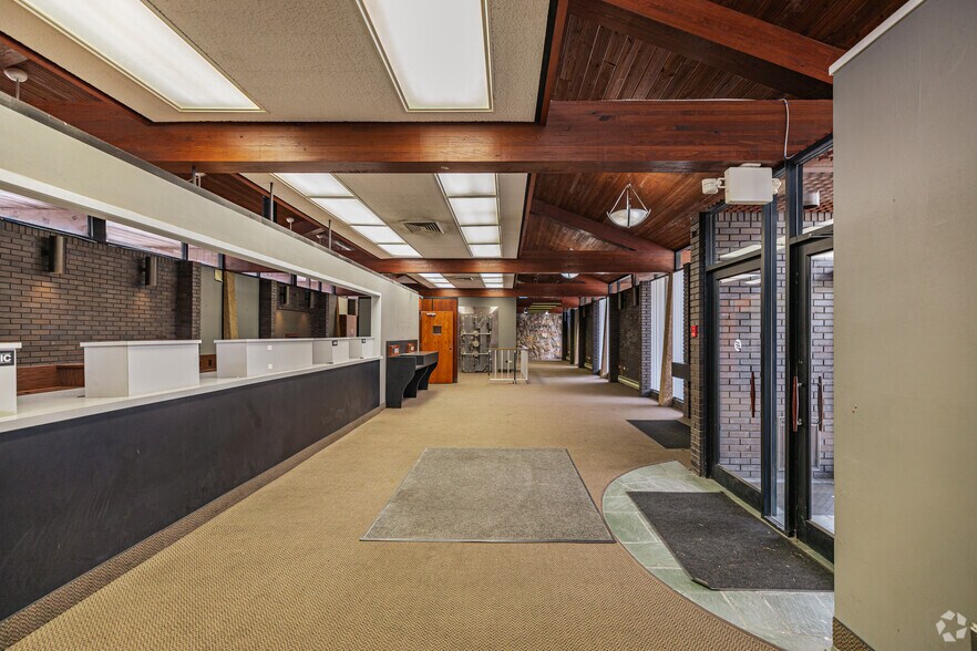 More Photos Of 26410 Lake Shore Blvd, Euclid Freestanding For Lease