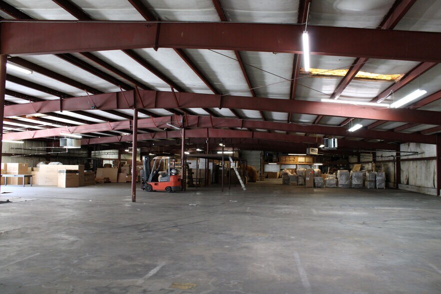 More Photos Of 10980 Enterprise Ave, Bonita Springs Warehouse For Lease