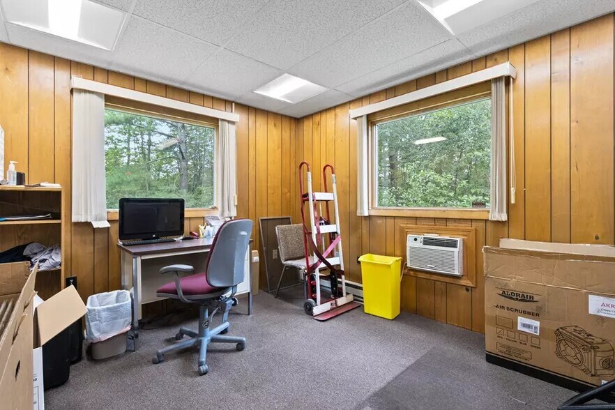More Photos Of 587 Spring St, Westbrook Office For Sale