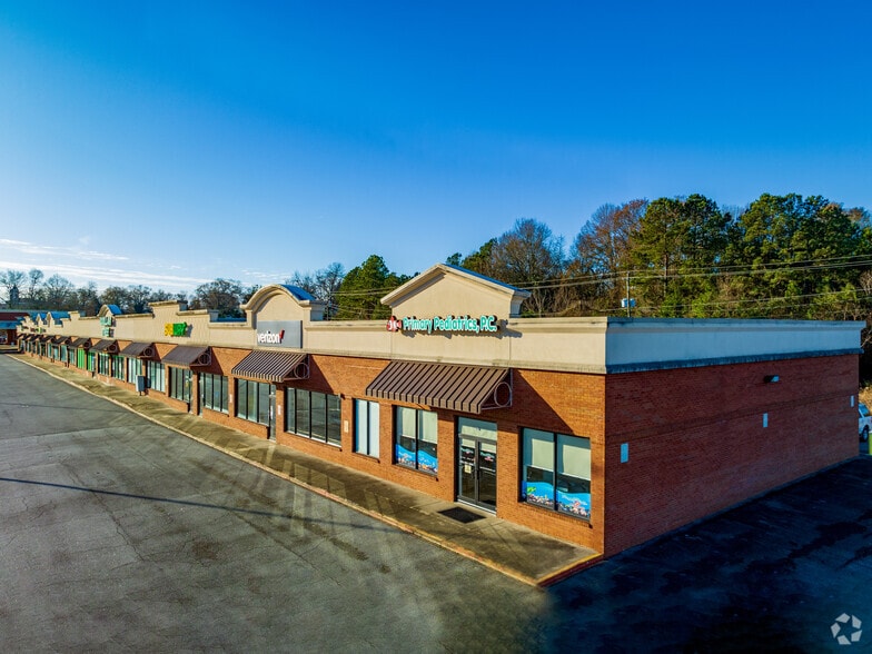 More Photos Of 120-164 N Lee St, Forsyth Unknown For Lease