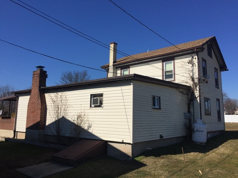 More Photos Of 1499 E Philadelphia Ave, Gilbertsville Storefront Retail Residential For Sale