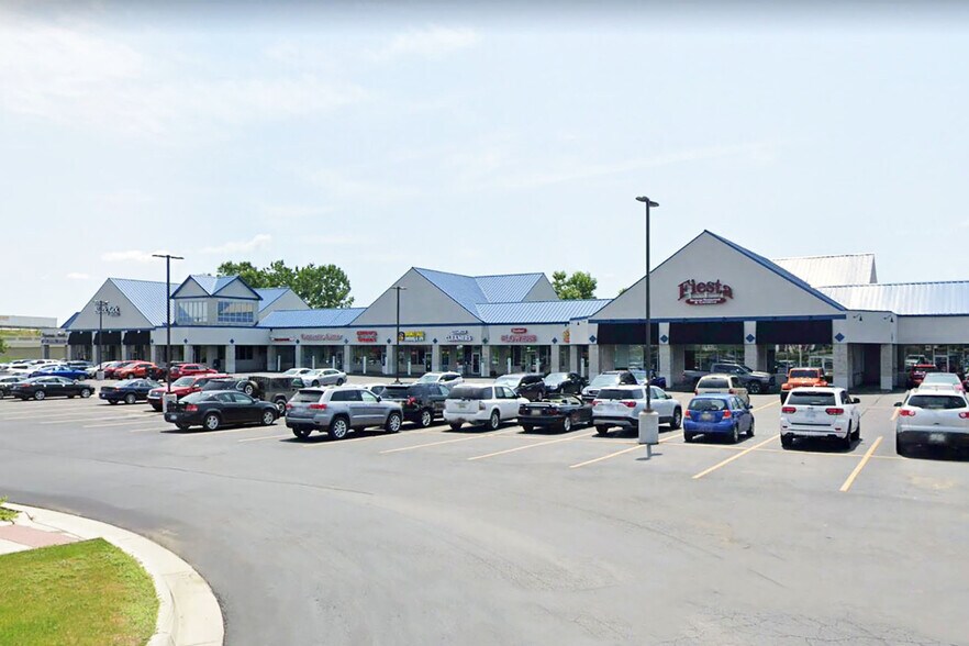 More Photos Of 10002-10112 Highland Rd, Hartland Freestanding For Lease