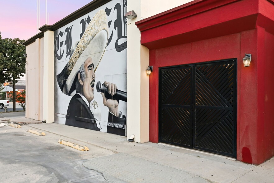 More Photos Of 4946 Rigsby Ave, San Antonio Restaurant For Sale