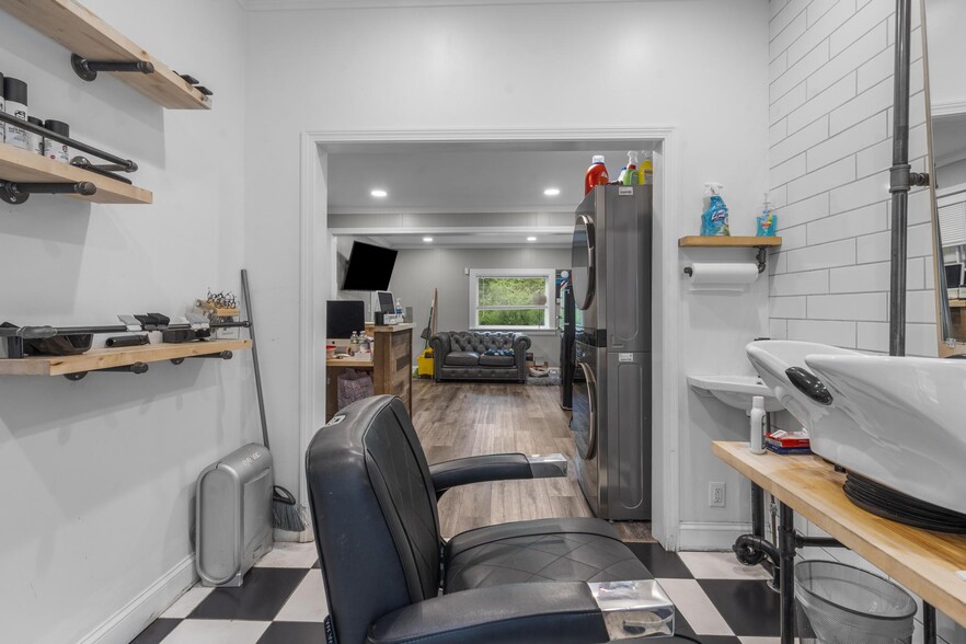 More Photos Of 276 Main St, Farmington Medical For Sale