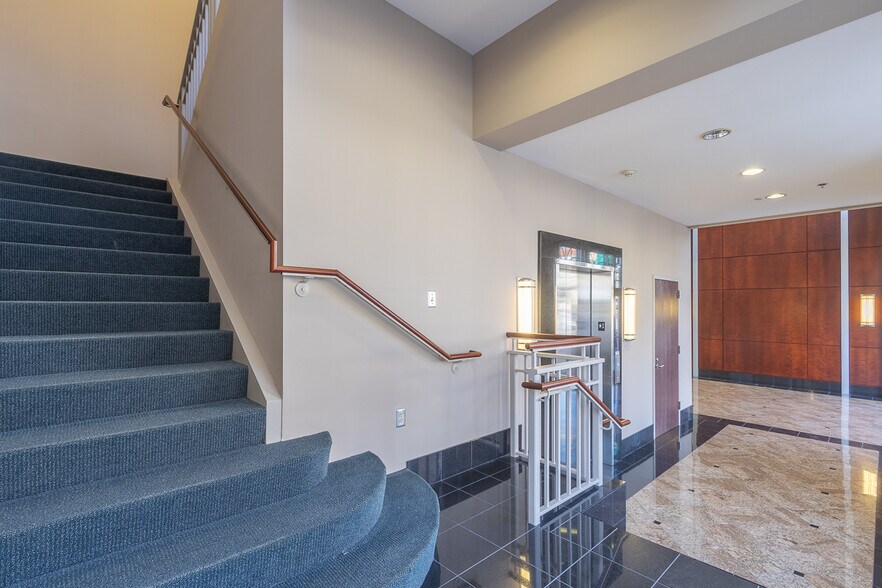 More Photos Of 129 N Main St, Anderson Office For Lease