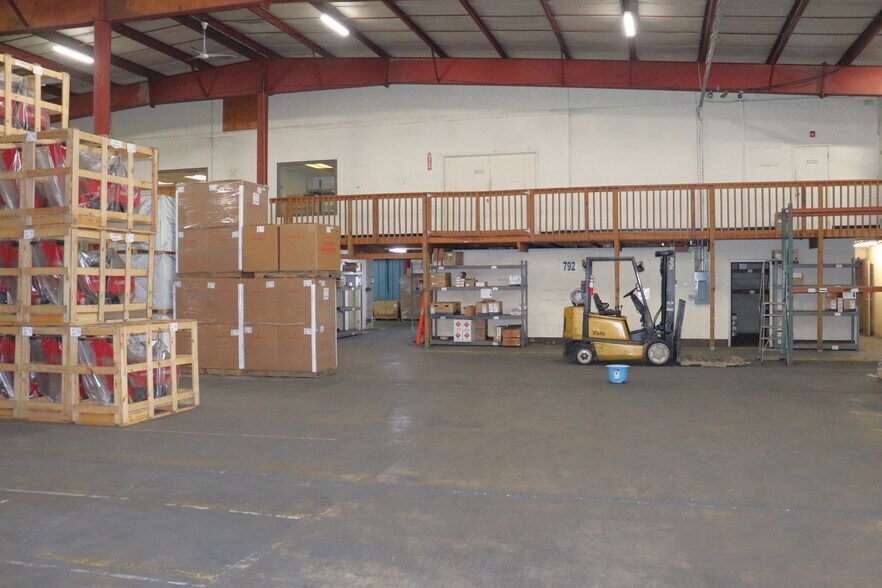 More Photos Of 35 Rose Morrow Rd, Wantage Manufacturing For Lease