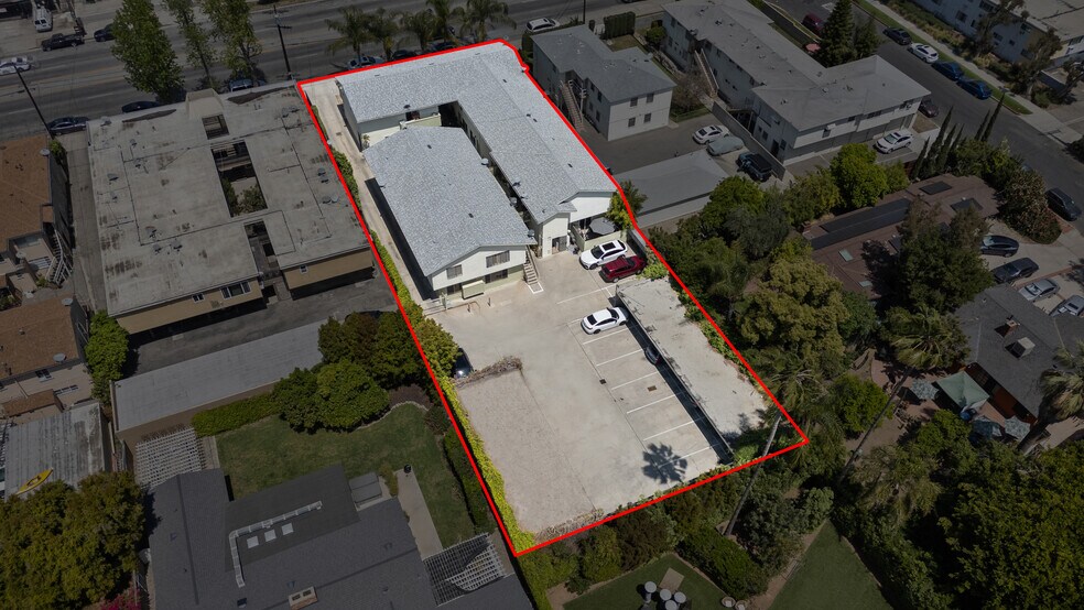 More Photos Of 13520 Victory Blvd, Van Nuys Apartments For Sale