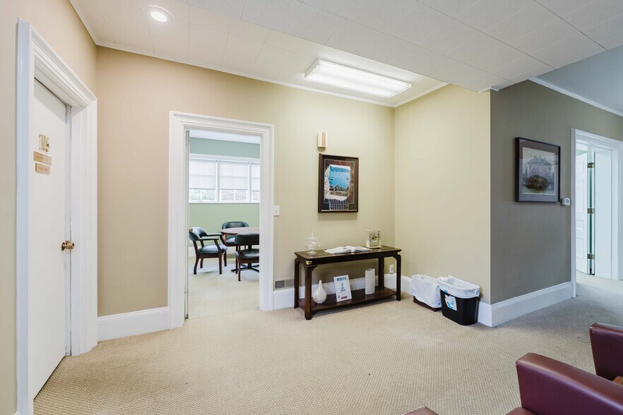 More Photos Of 2165 SW Main St, Portland Office For Sale