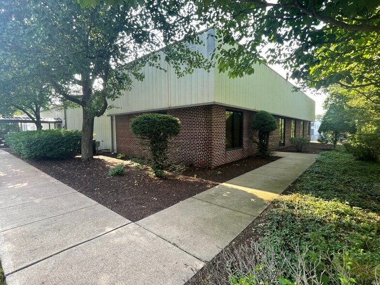 More Photos Of 31 Larsen Way, North Attleboro Manufacturing For Lease