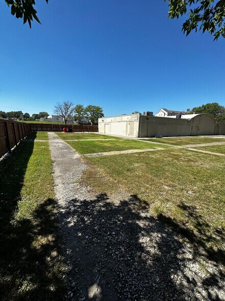 More Photos Of 5225 NE Chouteau Tfwy, Kansas City Freestanding For Lease