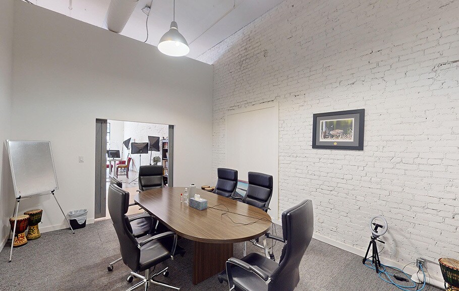 More Photos Of 72 Princess St, Winnipeg Office For Sale